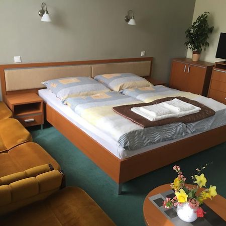 Apartman Darmon ปิเอชตานี ภายนอก รูปภาพ