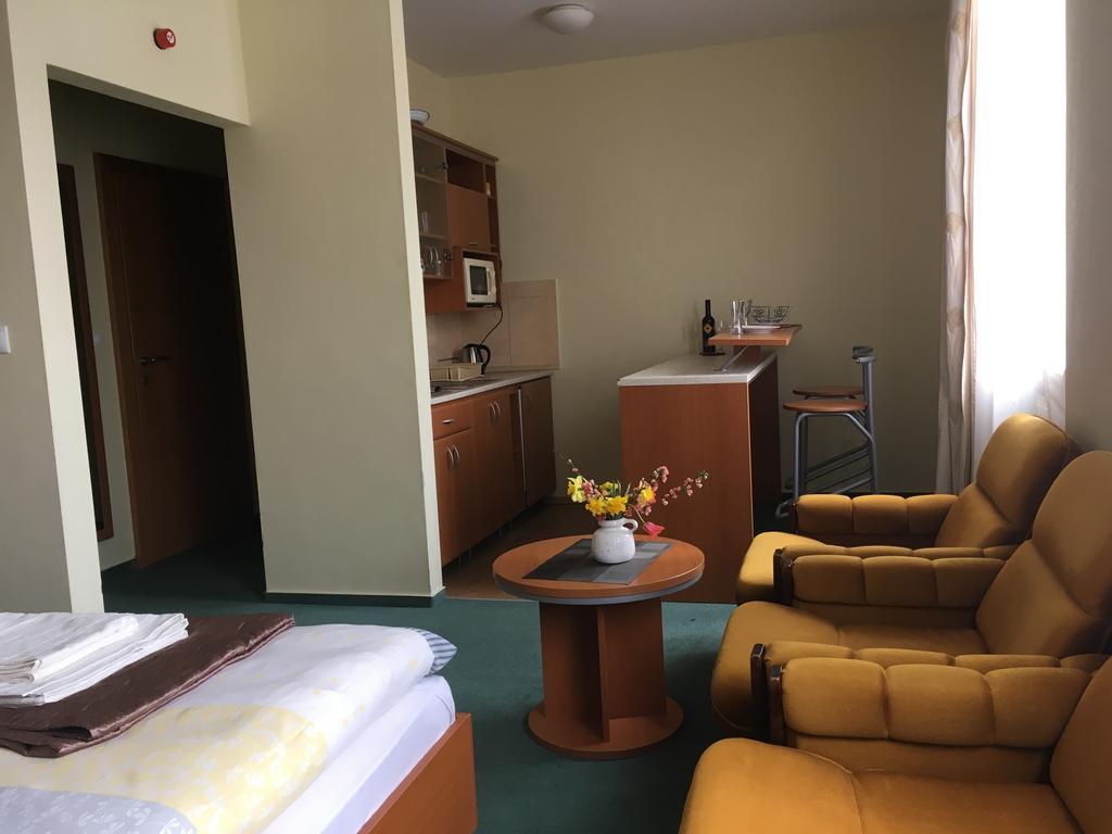 Apartman Darmon ปิเอชตานี ภายนอก รูปภาพ