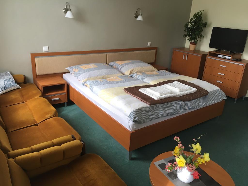 Apartman Darmon ปิเอชตานี ภายนอก รูปภาพ