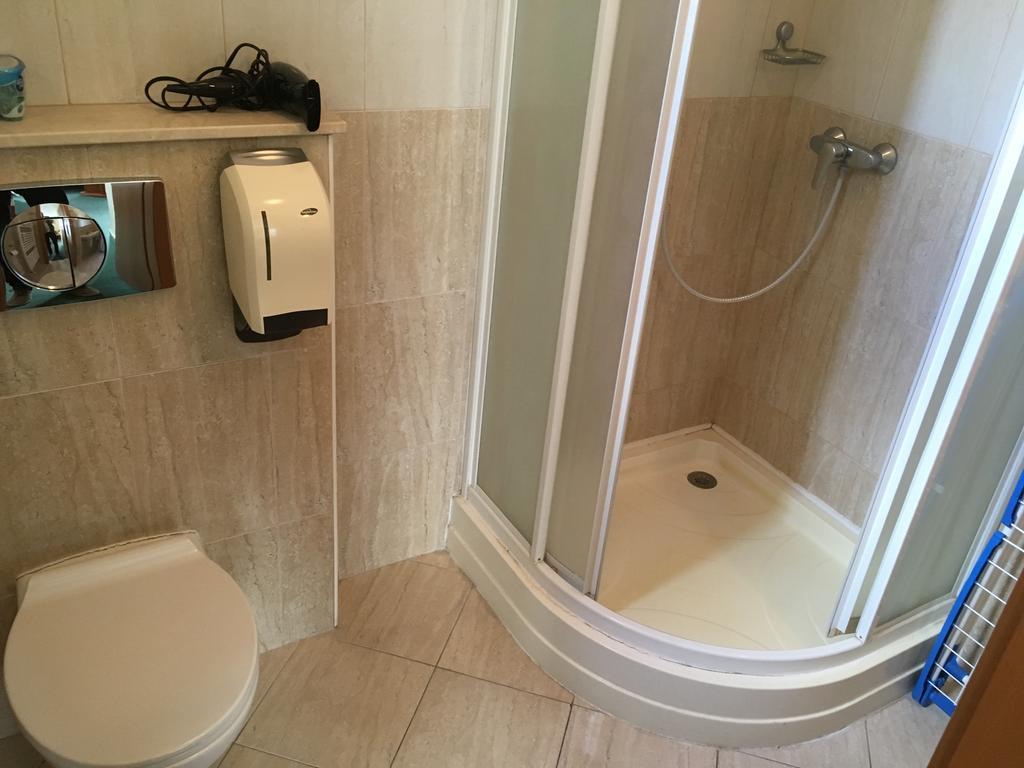 Apartman Darmon ปิเอชตานี ภายนอก รูปภาพ
